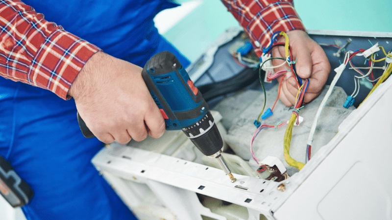 Gaziemir Hotpoint Hotpoint çamaşır makinesi kart tamiri – Su almama arızası orijinal parça ile giderildi. - Teknik servis örneği